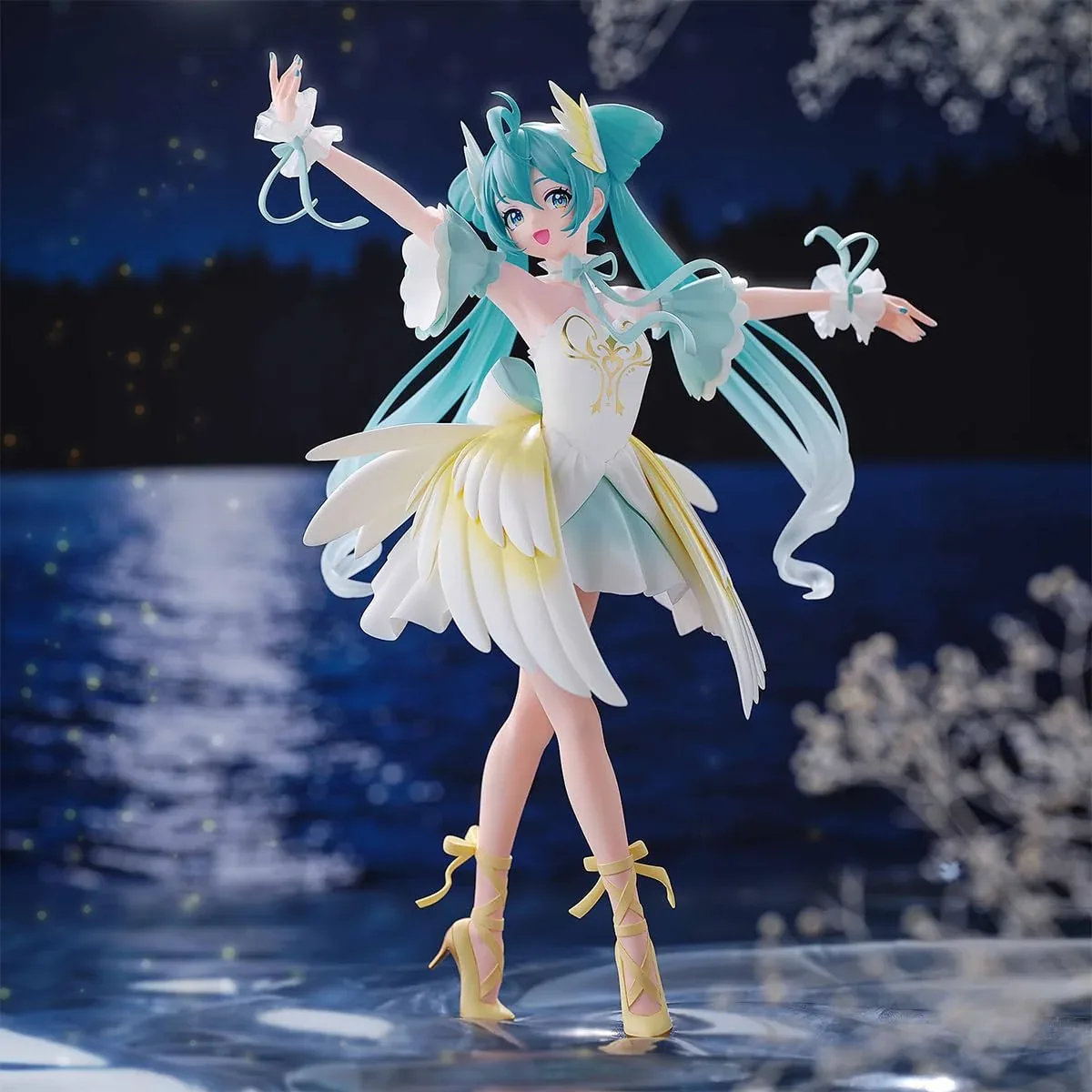 Banpresto Hatsune Miku Swan Lake 21cm Collectible Figure for Anime Fans - Image 2